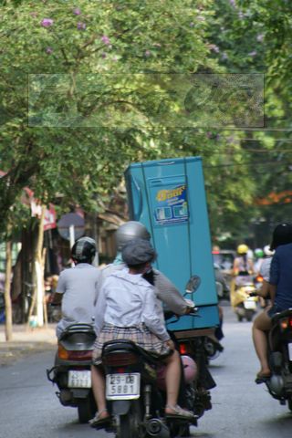 2010vietnam25.JPG - Livreur Darty